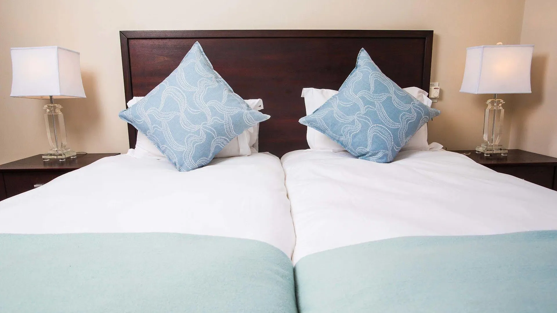 Seasonsfind - The Bay Apartment Cape Town South Africa