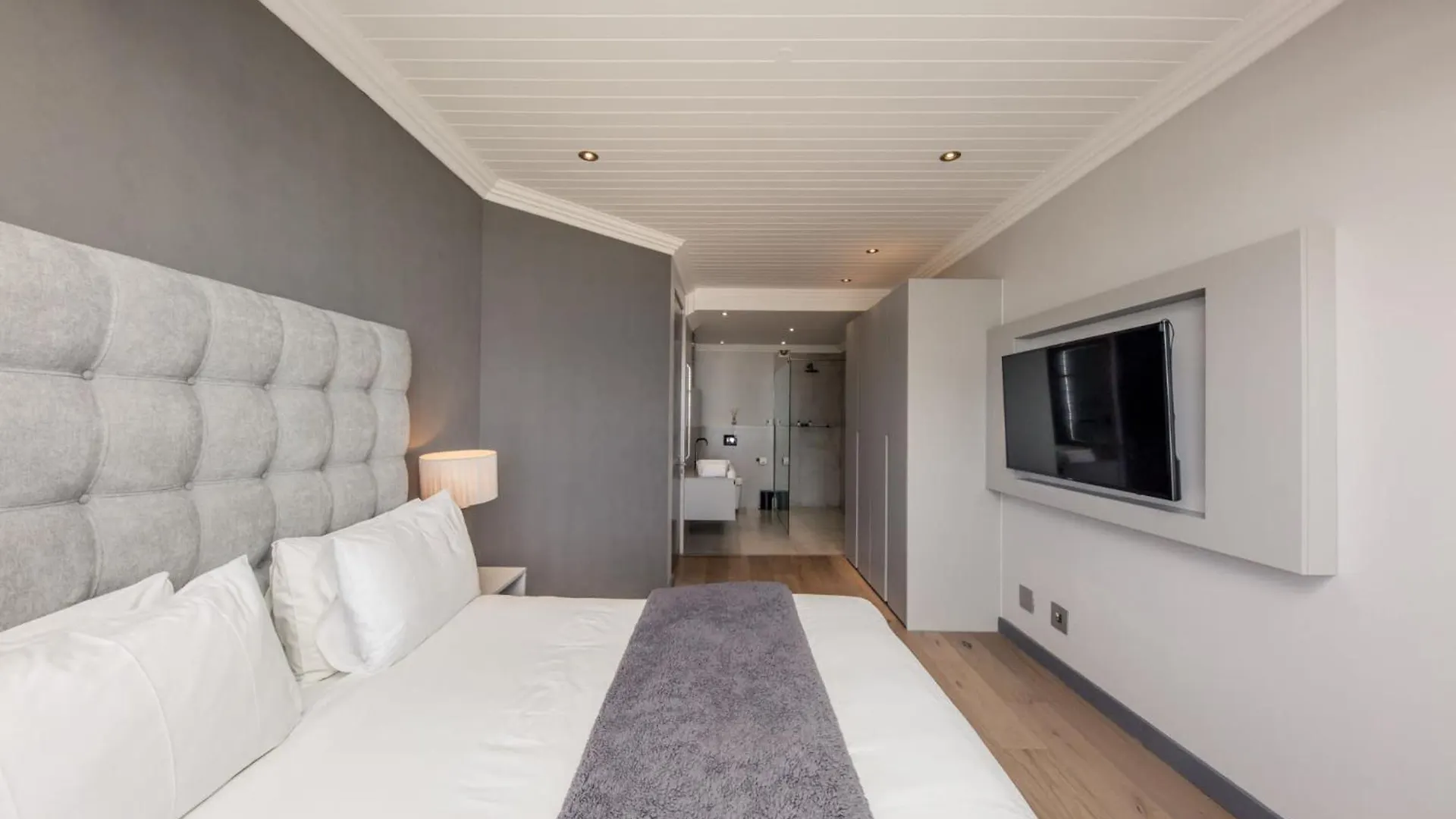 Seasonsfind - The Bay Apartment Cape Town