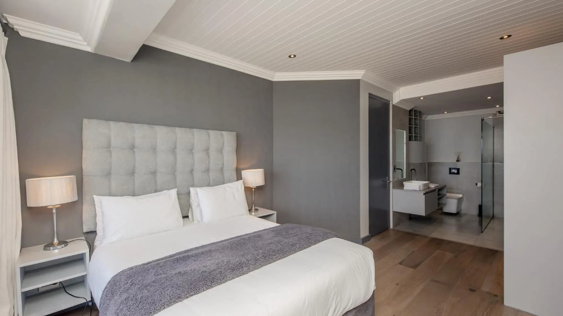 Seasonsfind - The Bay Apartment Cape Town
