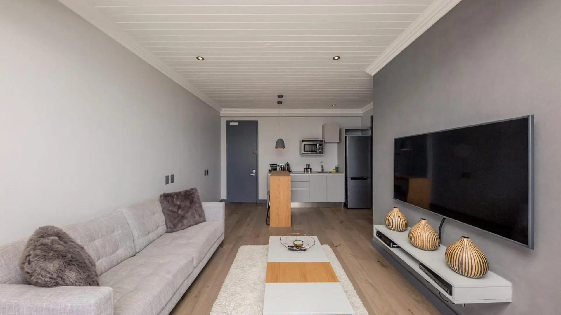 Seasonsfind - The Bay Apartment Cape Town