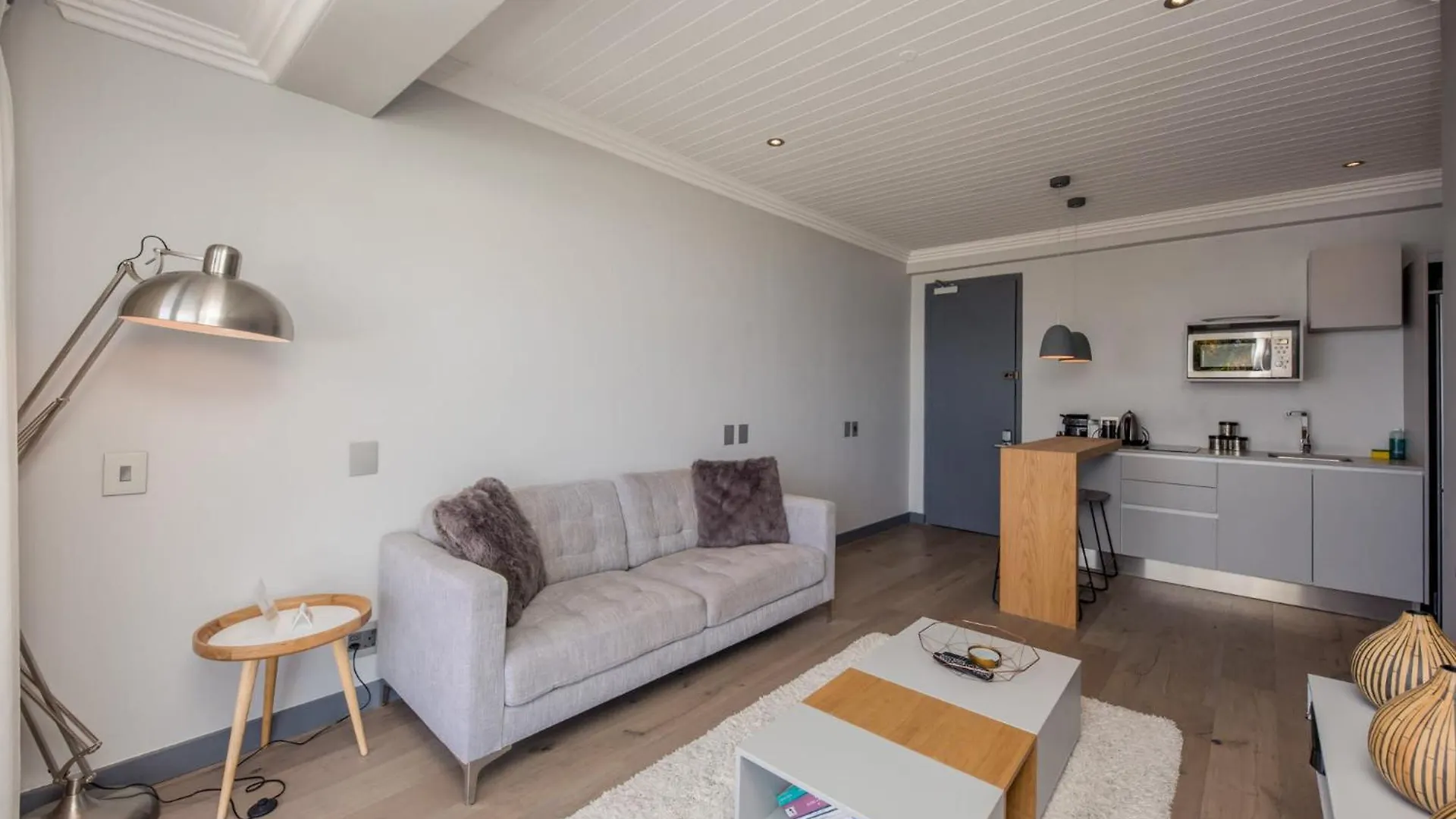 Seasonsfind - The Bay Apartment Cape Town South Africa